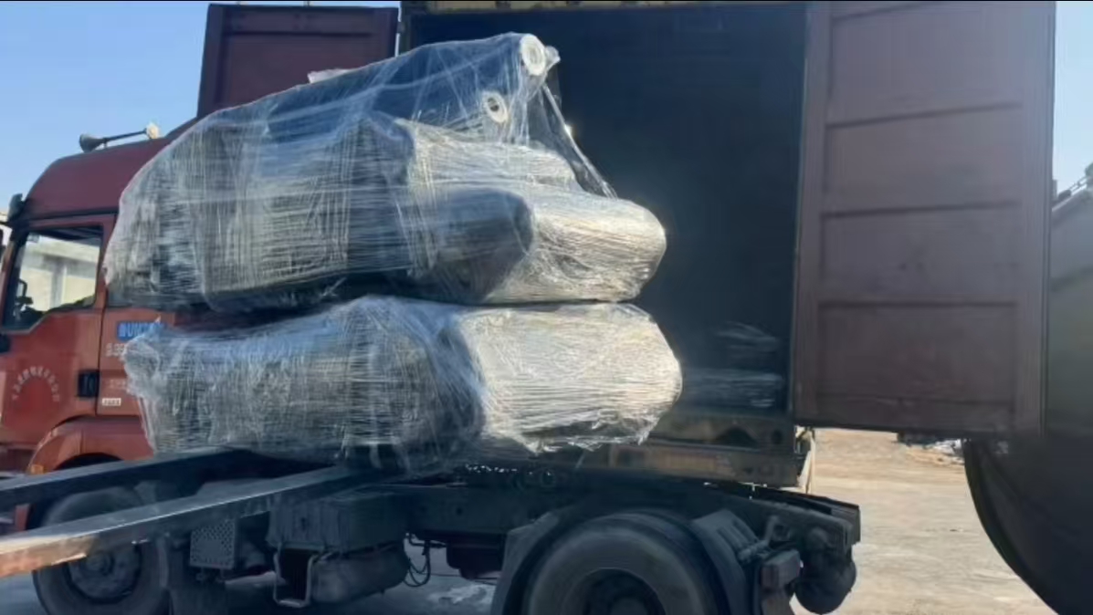 Qingdao Sunkai Marine Kasil Ngirim Batch Fender Karet Isi Dock Foam menyang Malaysia